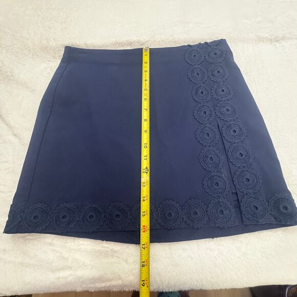 Crown & Ivy Navy Blue Slip On Skirt/Shorts Skort Sz10 Embroidered Hem Front Slit - Picture 9 of 11